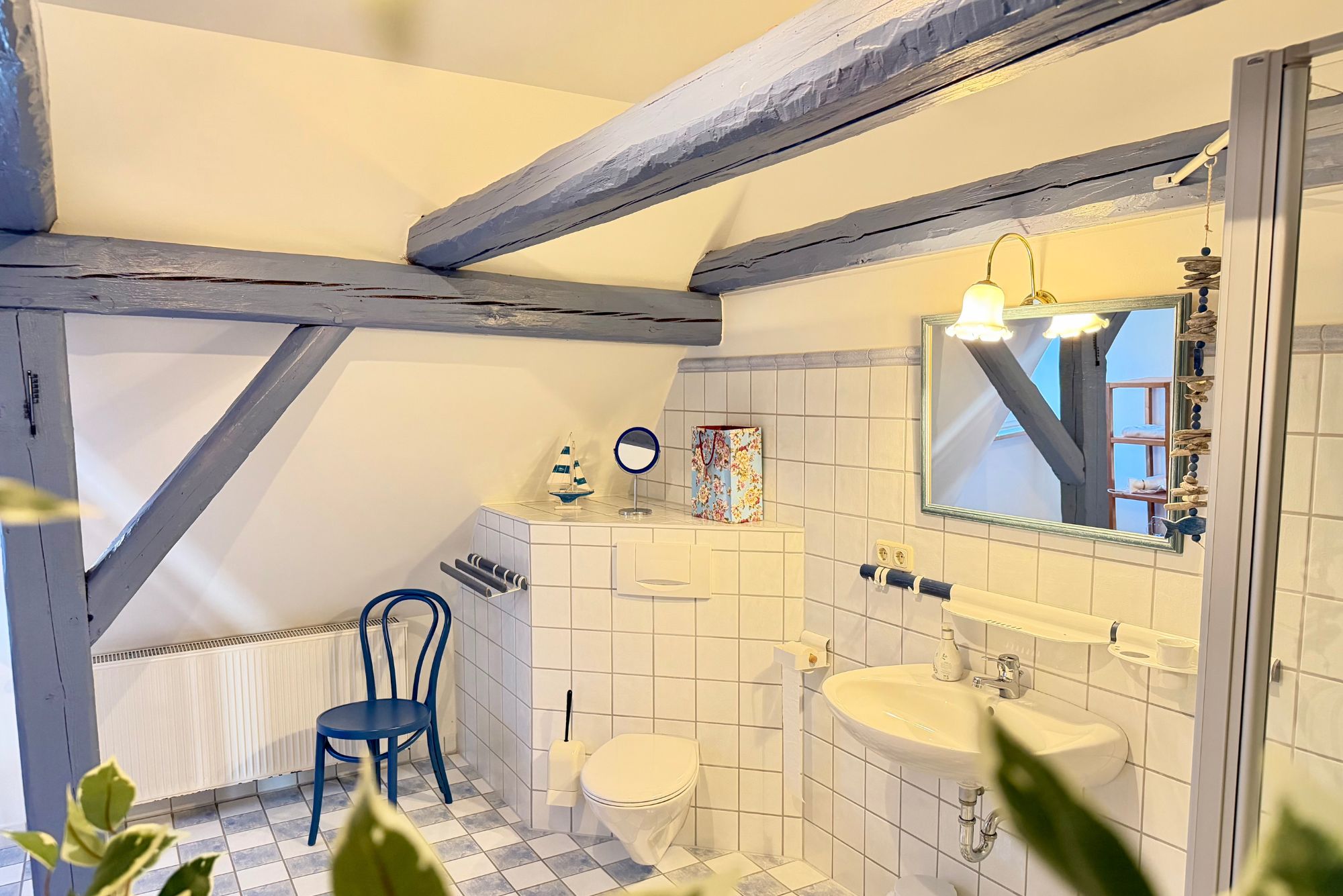 Blaues Badezimmer im OG - Falkenhof Brombachsee